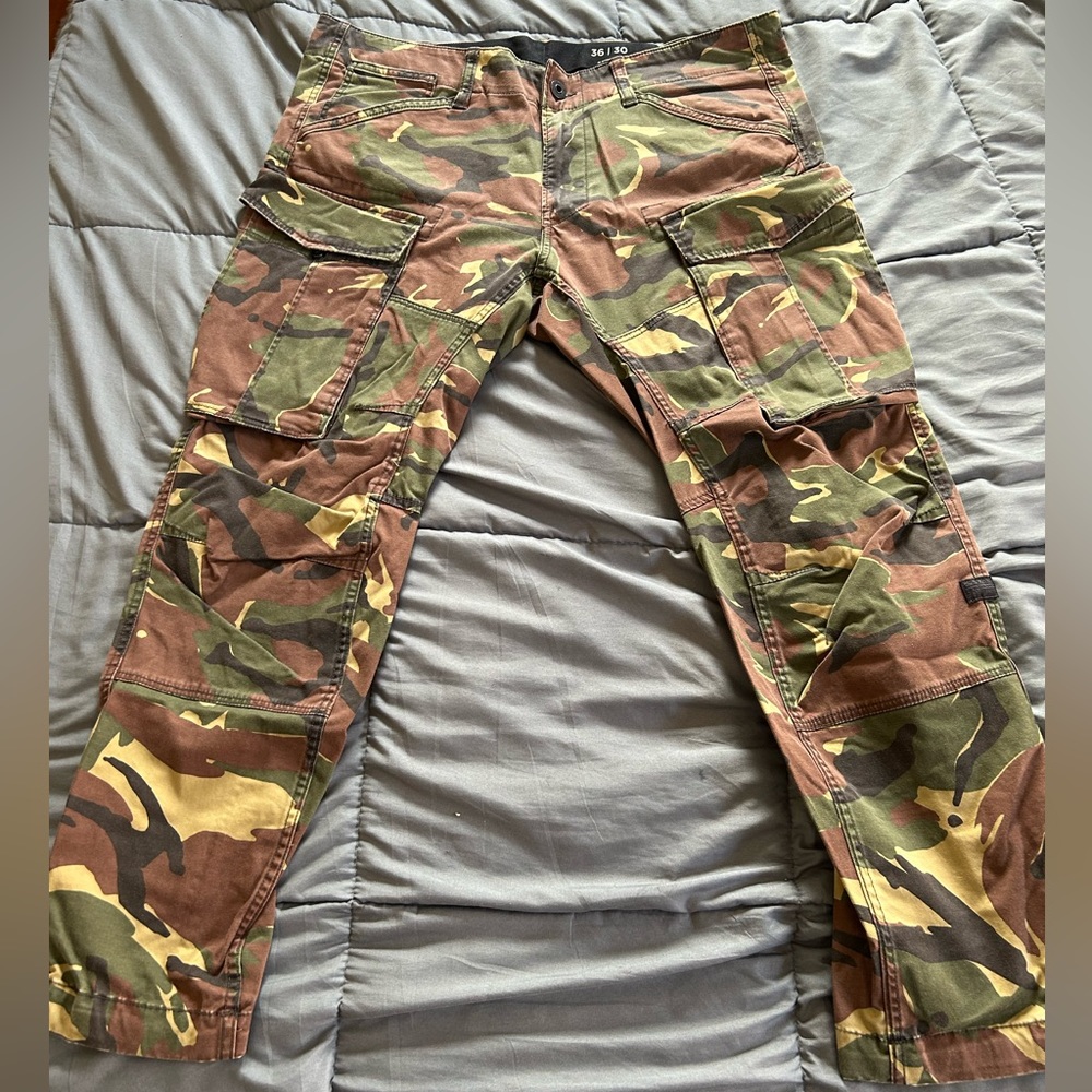 Men’s camouflage cargos